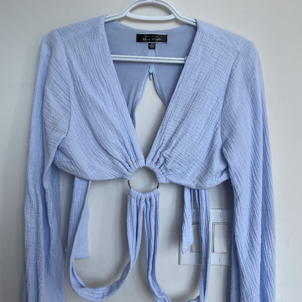 Crop top with ring loop